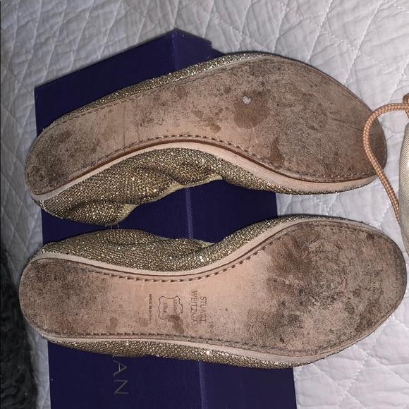 Stuart Weitzman Gold Flats 7.5 NARROW - Picture 3 of 12